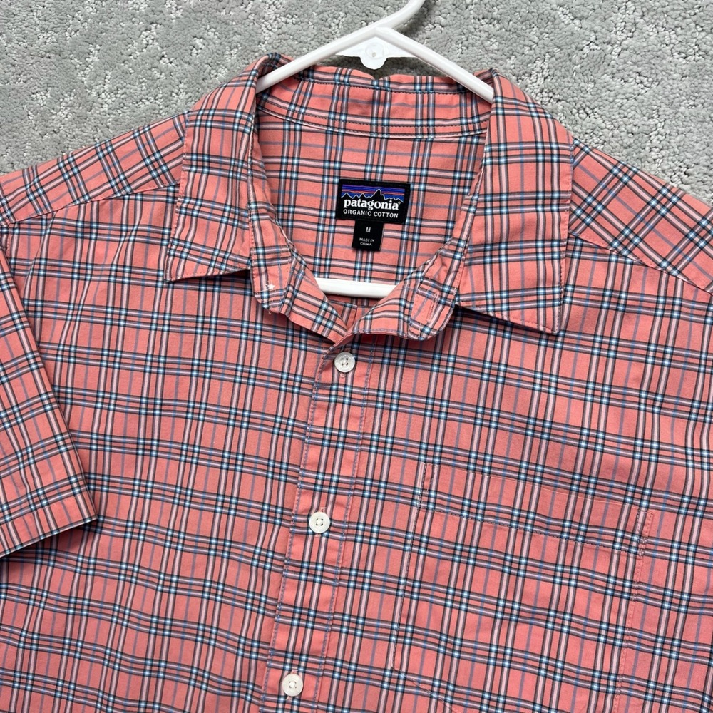 Patagonia Shirt Mens Medium Salmon Pink Blue Plaid Short Sleeve Button Up Casual